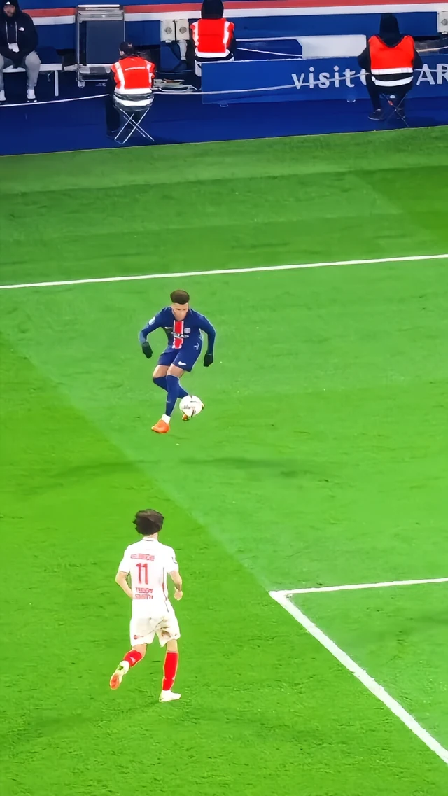  JackeyLove在巴黎圣日耳曼比赛中战术调整，挺进下一轮引发热议！